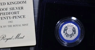 GREAT BRITAIN 1982 PROOF .925 STERLING SILVER 20 Pence with original box, COA! - Image 1 of 2