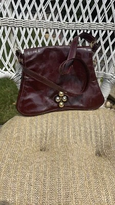 Bolso de mano de cuero rojo italiano Bloomingdale's Foto 1 de 4