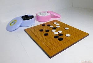 GO BOARD SPIEL, 9 X 9 STUDIENGRÖSSE BOARD MIT KOMPLETTEM SET & 19 X 19 MATT (WEIQI) (474) - Bild 1 von 4