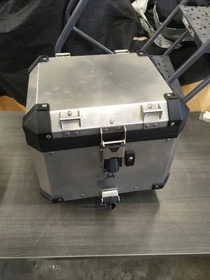 BMW F800GS/R1200GS 2005-18 CARCASA SUPERIOR ALUMINIO 77438546446 2D Foto 1 de 4