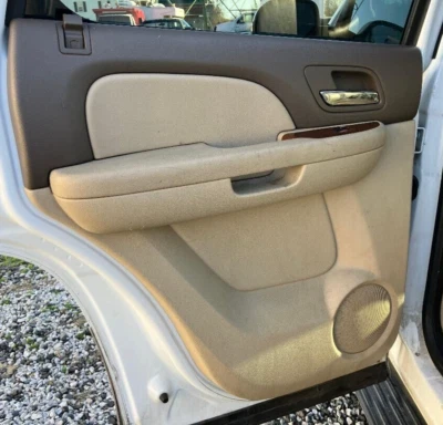 2007-2013 GMC YUKON/CHEVY TAHOE PAINEL DA PORTA TRASEIRA ESQUERDA P/N 15096335 ORIGINAL DO FABRICANTE - Imagem 1 de 4
