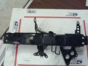 2009 YAMAHA C3 XF50 XF 50 MOPED SCOOTER FRONT MOUNTING BRACKET HEADLIGHT STAY - Picture 1 of 3