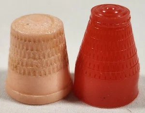 2 Pc Vintage Plastic Thimbles Red/Pink - Picture 1 of 2