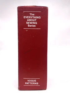 The Everything About Sewing Series Vogue Patterns ©1972 Complete 12 Bk Boxed Set - Bild 1 von 4