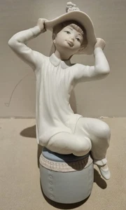 Estatuilla Lladro 8,5" de Alto "Niña con Sombrero" Hecha a Mano Porcelana Escultura - Imagen 1 de 5