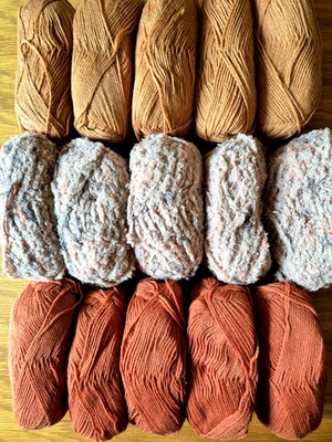 15 BALLS SIRDAR SNUGGLY 5 DK SQUIRREL 5 TOFFEE 5 SNOWFLAKE PRINTED KNIT CROCHET