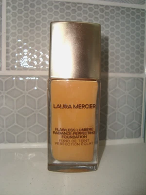 Laura Mercier Flawless Lumiere Radiance Perfecting Foundation 30ML 3.5 MAPLE 4W1 - Image 1 of 4
