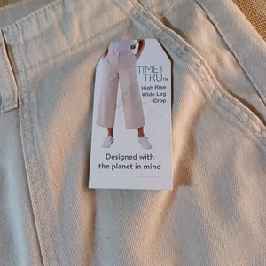 Time & Tru Damengröße 12 beige hohe Leibhöhe weites Bein kurze Hose - Bild 1 von 3