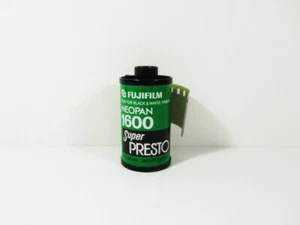 1x FujiFilm Super Presto 1600, 135 B&W, expired - Picture 1 of 2
