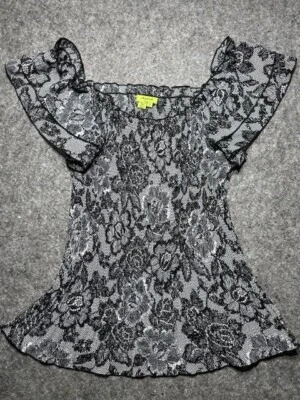 Blusa para mujer Agora blanca y negra talla pequeña con volantes fuera del hombro Foto 1 de 4