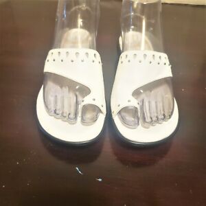 Westies Womens white toe ring Leather Slip On Sandals Size 5.5M low Heels