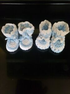 2 bottines pour bébé faites main bleu/blanc et blanc/bleu crochet 0-3 mois flambant neuves
