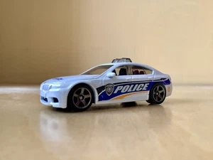 2016 Matchbox No. 68/125 - BMW M5 Police - Pearlescent White - Picture 1 of 11
