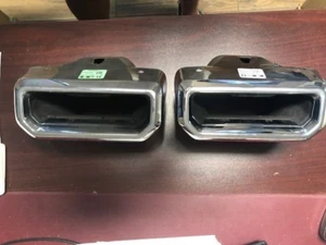 2019-2024 Chevy Silverado / GMC Sierra Exhaust Bezel****RH / LH PAIR**REAL GM - Foto 1 di 1