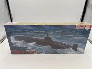 DML 1:350 Typhoon Class Soviet Nuclear Powered Ballistic Missile Submarine - Picture 1 of 5