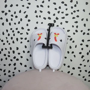 Wonder Nation Neu mit Etikett weiß Cartoon Huhn Kinder Slipper Schlappen Sandalen Größe 2-3 - Bild 1 von 7