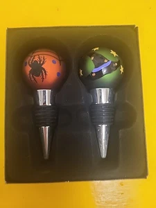 2 neue Halloween Weinflaschenverschluss Ashley Nicole Designs Hexe und Spinne - Bild 1 von 6