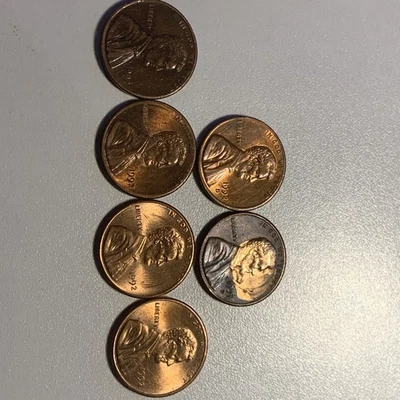 Lot of 5 (2) 1992 D And  (4)  No Mint  Mark Lincoln Penny Close AM  Awesome Lot  - Image 1 of 4