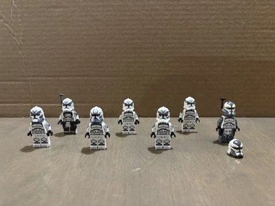 LEGO Star Wars Phase 2 Commander Wolffe and Wolfpack Clone Trooper Minifigures - Image 1 of 4