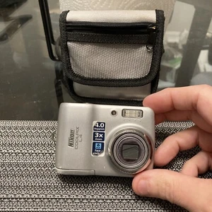 Nikon Coolpix L4 Digital 4 MP Camera Silver Tested W/Case READ DESCSTION - Picture 1 of 13