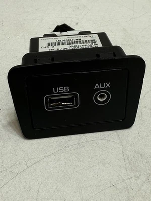 2016-2018  Hyundai Santa Fe Car Auxiliary & USB Jack Assembly 96121-2W560 OEM - Image 1 of 4