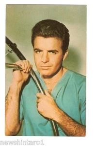 1964 MOBIL PETROLEUM TV TOP PERFORMER CARD #6 VINCENT EDWARDS, BEN CASEY - Picture 1 of 2