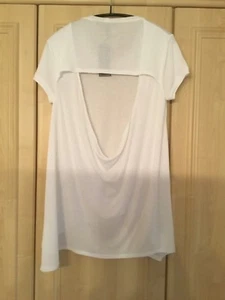 Fab funky white cut out back top by BCBG Max Azria top BNWT size Small - Picture 1 of 4
