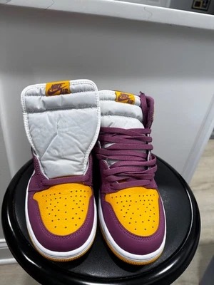 Talla 8.5 - Jordan 1 Retro Alto OG Brotherhood 2022 Foto 1 de 4