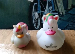 💥 Gummiente und Baby Einhorn Regenbogen seltene Enten. Quacksalberei Badespielzeug BIN A - Bild 1 von 8