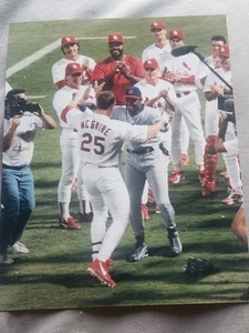 Sammy Sosa Mark McGwire Celebration 1998 8x10 Original photo Cubs Cardinals - Picture 1 of 2
