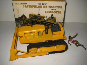 CATERPILLAR D 6 PLANIERRAUPE ERTL 1:24 OVP - Picture 1 of 5