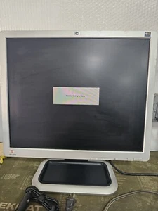 HP L1910 19” SXGA 1280 x 1024 Flat Panel TFT LCD Monitor 800:1 VGA 60 Hz - Picture 1 of 4