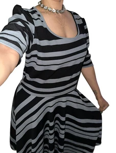 LulaRoe NEW Women Plus 3XL 24 26 RARE Black Gray Striped Nicole Pullover Dress - Picture 1 of 3