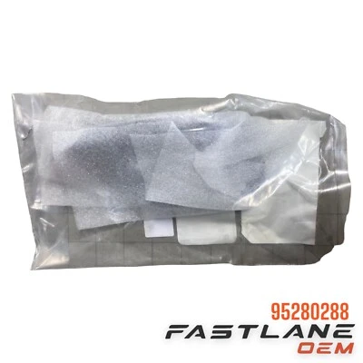 Buick Encore 2013-2022 aplique panel trasero negro nuevo OEM 95280288 Foto 1 de 4