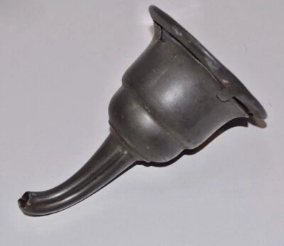 Ancien Entonnoir À Décanter filtrer le vin en Étain France XIXe - Photo 1/3