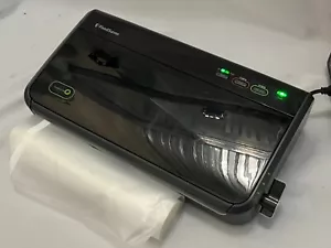 FoodSaver FM2100-000 Vacuum Sealer Machine System w/ Bags - Picture 1 of 12
