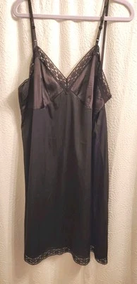 Vanity Fair Slip Completo Talla 42 Nylon Negro con Dobladillo y Corpiño de Encaje Foto 1 de 4