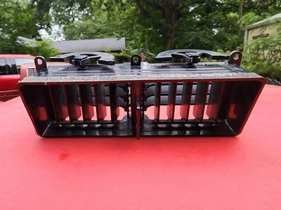 Mazda B2000 B2200 B2600 1986-1993 rejillas de ventilación del tablero central negro fabricante de equipos originales usado Foto 1 de 4