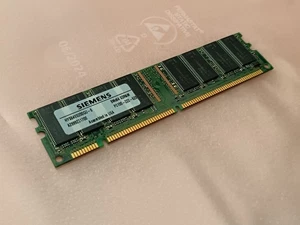 Modulo RAM Siemens 64MB SDRAM DIMM HYS64V8200GU-8 PC100 CL2 3.3V - 168 pin - Foto 1 di 4