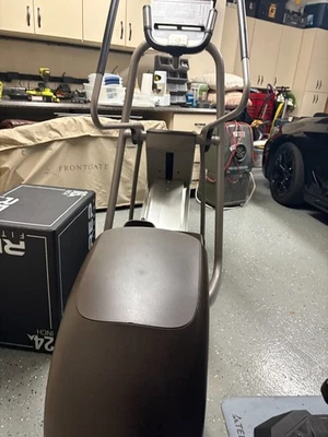 Precor 5.35 椭圆健身交叉过滤器,轻度使用,1 个所有者 — 第 1/4 张图片