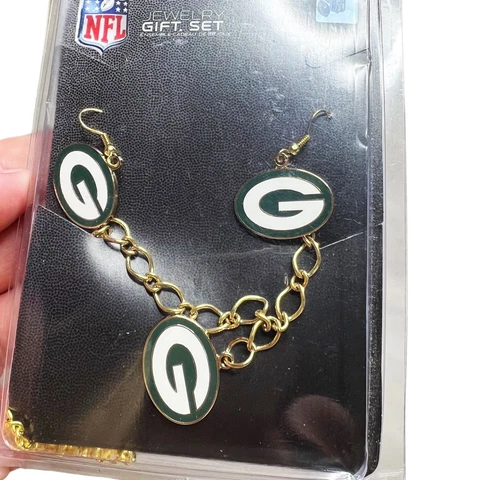 NFL | NWT Greenbay Packers Football Earrings Necklace Set Cover