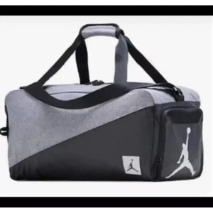 Borsone Jordan Jumpman nero/grigio 9A0083-023 - Foto 1 di 4