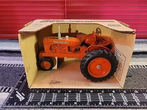 Ertl Allis Chalmers WD-45 1/16 Diecast Farm Tractor Replica Collectible - Picture 1 of 6