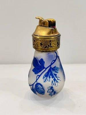 Encendedor de vidrio camafeo esmerilado doble capa azul zafiro de colección años 20 Evans EE. UU. 2 Foto 1 de 4