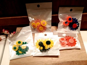 5 Pair  Acrylic Daisy Flower Dangle Earrings ,Retro Disco Peace Hippie Earrings - Foto 1 di 6