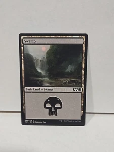 Swamp (268) Core Set 2021 Regular - Bild 1 von 2