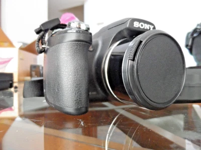 PAQUETE DE CÁMARA DIGITAL SONY CYBER-SHOT DSC-HX1 EXMOR G ZOOM DE 9,1 MEGAPÍXELES 20X Foto 1 de 4