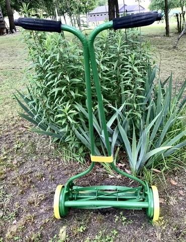 ANTIQUE - Rotary Blade Push Lawn Mower/ECO FRIENDLY Cover