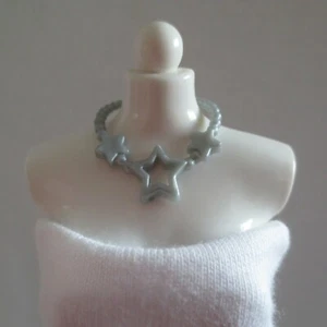 NEU! 2020 Barbie Extra Puppe Matt Silber Sterne Halskette ~ Kleidung Schmuck - Bild 1 von 1
