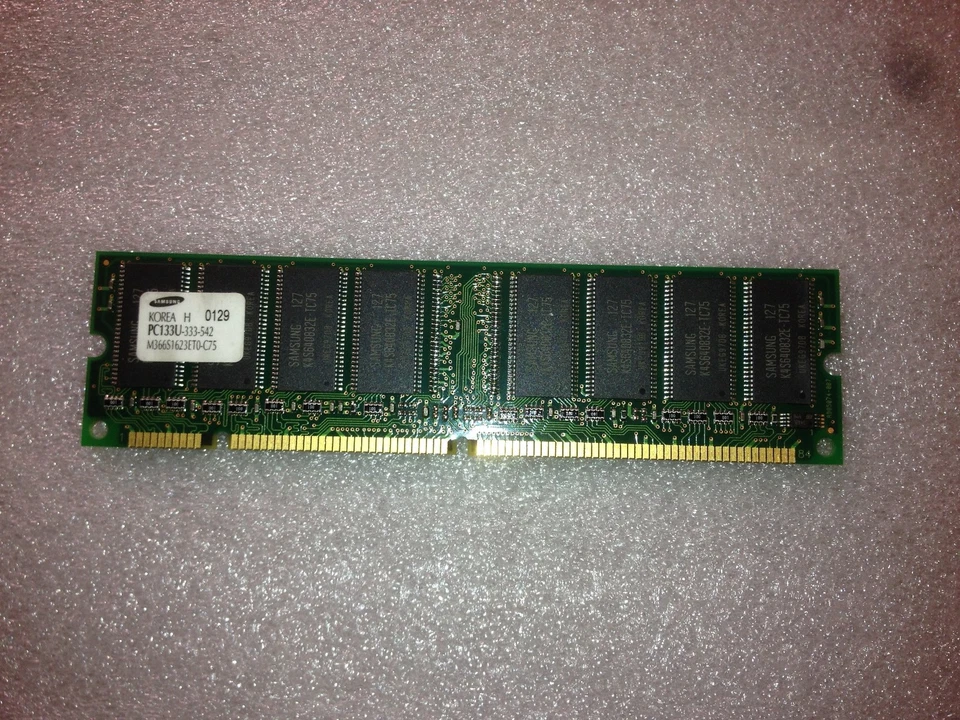 Memoria SDRAM Samsung M366S1623ET0-C75 128MB PC-133 133MHz CL3 168-Pin - Immagine 1 di 1